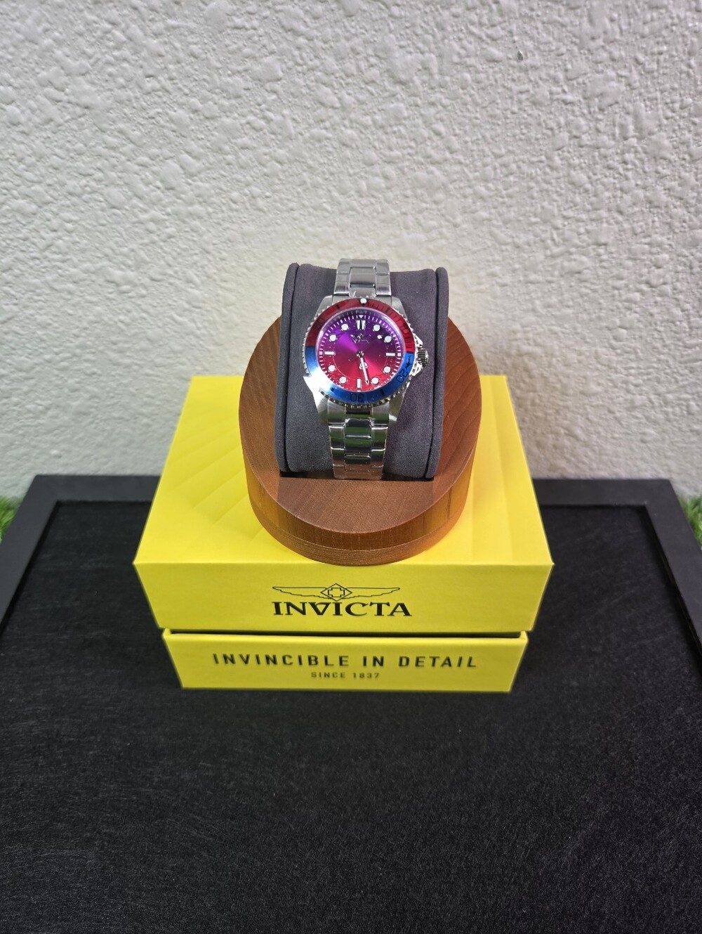 Invicta Pro Diver Women’s 34mm Steel Red Purple Gradient Dial Quartz 50954